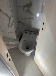 Artisan plombier pour intervention urgente sur des WC bouchés  